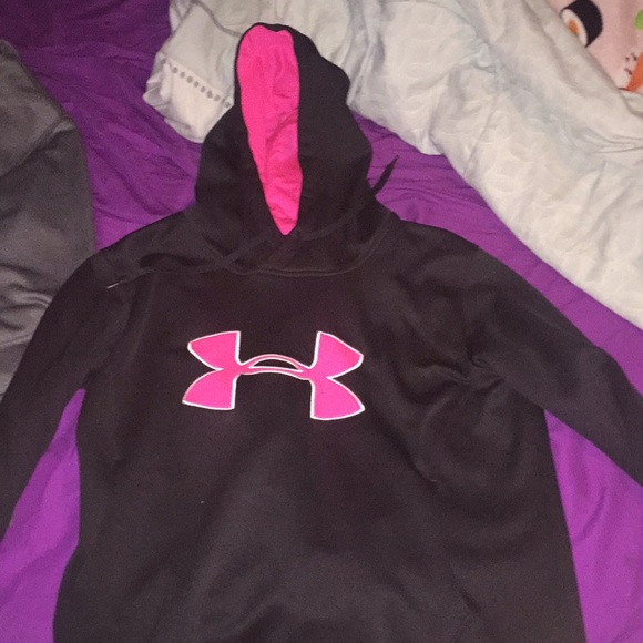 black and pink under armour sweatshirt